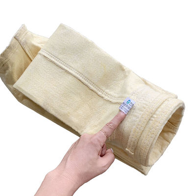 Les sacs filtrants PPS sont utilisés pour les collecteurs de poussières industriels de fusion de fer et d'acier